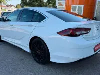 Gebraucht Opel Insignia Dynamic 165 PS (121 kW) 2018 Weiß Limousine