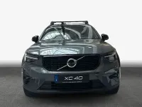 Neu Volvo XC40 Plus 163 PS (119 kW) 2026 Grün SUV