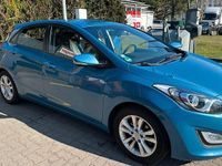 Gebraucht Hyundai i30 Classic 99 PS (72 kW) 2012 Blau Limousine