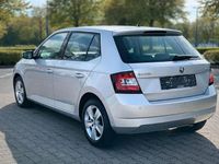 Gebraucht Skoda Fabia Ambition 75 PS (55 kW) 2015 Silber Limousine
