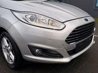 Gebraucht Ford Fiesta Titanium 80 PS (58 kW) 2014 Silber Kleinwagen