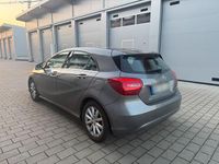 Gebraucht Mercedes A180 122 PS (89 kW) 2017 Grau Kleinwagen