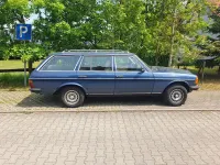 Gebraucht Mercedes 230 136 PS (100 kW) 1982 Blau Limousine