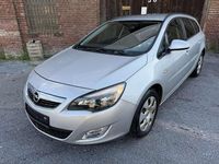Gebraucht Opel Astra Design Edition 95 PS (69 kW) 2011 Argon silber/ice silver (m2) Kombi