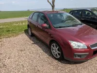 Gebraucht Ford Focus Ghia 101 PS (74 kW) 2004 Rot Limousine