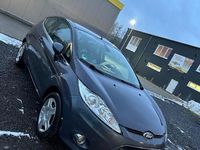 Gebraucht Ford Fiesta 97 PS (71 kW) 2010 Grau Limousine