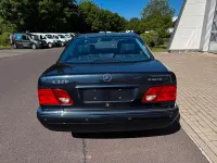 Gebraucht Mercedes E320 Avantgarde 224 PS (164 kW) 1998 Blau Limousine