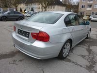 Gebraucht BMW 318 143 PS (105 kW) 2010 Silber Limousine