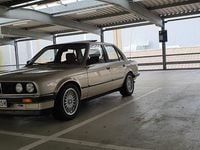 Gebraucht BMW 325 122 PS (89 kW) 1985 Beige Limousine