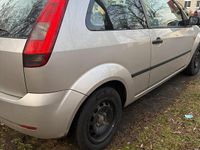 Gebraucht Ford Fiesta 80 PS (58 kW) 2003 Silber Kleinwagen
