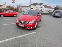 Gebraucht Mercedes B180 109 PS (80 kW) 2015 Rot Van / Kleinbus