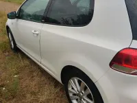 Gebraucht VW Golf VI 105 PS (77 kW) 2011 Weiß Kleinwagen