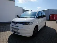 Second-hand VW Multivan Life 110 CP (80 kW) 2024 Alb Monovolum