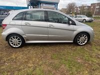 Gebraucht Mercedes B200 148 PS (108 kW) 2007 Silber Van / Kleinbus