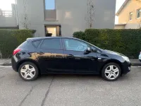 Używany Opel Astra Design Edition 125 KM (91 kW) 2011 Czarny Sedan/Limuzyna