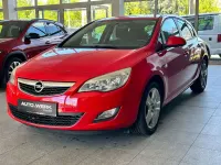 Używany Opel Astra Design Edition 101 KM (74 kW) 2011 Czerwony Hatchback