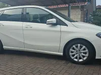 Gebraucht Mercedes B180 122 PS (89 kW) 2014 Weiß Kleinwagen