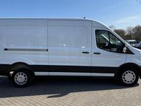 Gebraucht Ford Transit Trend 131 PS (96 kW) 2022 Weiß Van / Kleinbus