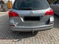 Gebraucht Opel Astra 140 PS (102 kW) 2012 Silber Limousine
