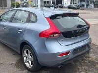 Gebraucht Volvo V40 Kinetic 152 PS (111 kW) 2017 Blau Limousine