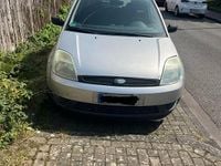 Gebraucht Ford Fiesta 60 PS (44 kW) 2004 Silber Kleinwagen
