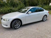 Gebraucht BMW 320 184 PS (135 kW) 2011 Weiß Coupé