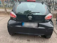 Gebraucht Toyota Aygo 68 PS (50 kW) 2011 Schwarz Kleinwagen