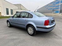 Używany VW Passat Basis 101 KM (74 kW) 1997 Srebrny Sedan/Limuzyna