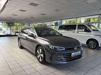 Gebraucht VW Passat Elegance 150 PS (110 kW) 2024 Grau metallic Kombi