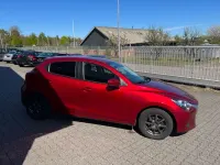 Używany Mazda 2 Center-Line 90 KM (66 kW) 2018 Czerwony Sedan/Limuzyna