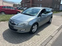 Gebraucht Opel Astra Edition 110 PS (80 kW) 2011 Silber Kombi