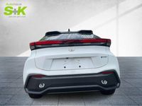 Neu Toyota C-HR 152 PS (111 kW) 2025 Platinumweiß perleffekt / dach schwarz (schwarz) SUV