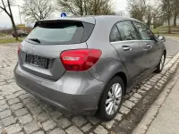 Gebraucht Mercedes A180 Style 145 PS (106 kW) 2016 Grau Limousine