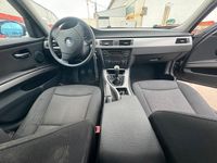 Gebraucht BMW 320 150 PS (110 kW) 2005 Grau Limousine