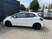 Gebraucht Peugeot 208 Active 68 PS (50 kW) 2015 Weiß Kleinwagen