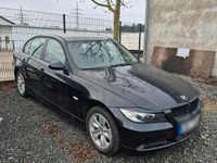 Gebraucht BMW 318 130 PS (95 kW) 2007 Schwarz Limousine