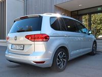 Używany VW Touran Join 150 KM (110 kW) 2019 Srebrny Minivan
