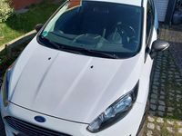 Gebraucht Ford Fiesta Ambiente 59 PS (43 kW) 2015 Weiß Kleinwagen