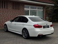 Gebraucht BMW 318 Shadowline 150 PS (110 kW) 2016 Alpinweiss iii Limousine