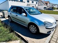 Second-hand VW Golf IV 105 CP (77 kW) 2004 Argintiu Berlinǎ