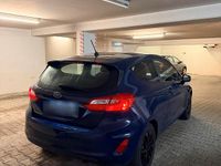 Gebraucht Ford Fiesta 70 PS (51 kW) 2018 Blau Kleinwagen