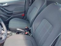 Gebraucht Ford Fiesta Cool & Connect 101 PS (74 kW) 2017 Grau Limousine