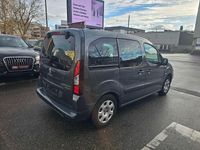 Gebraucht Peugeot Partner Active 110 PS (80 kW) 2016 Lack grau shark/metallic Van / Kleinbus