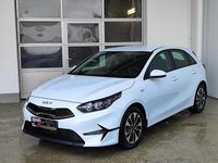 Neu Kia Ceed Play 101 PS (74 kW) 2025 Casa white Kleinwagen
