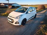 Gebraucht Hyundai i10 87 PS (63 kW) 2015 Weiß Kleinwagen