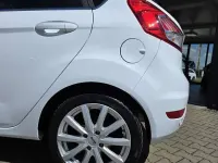 Gebraucht Ford Fiesta Titanium 101 PS (74 kW) 2017 Weiß Kleinwagen