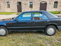 Gebraucht Mercedes E230 132 PS (97 kW) 1988 Schwarz Limousine