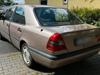 Gebraucht Mercedes C180 122 PS (89 kW) 1994 Andere farben Limousine
