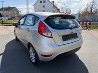 Gebraucht Ford Fiesta Trend 60 PS (44 kW) 2015 Silber Limousine