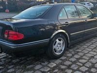Gebraucht Mercedes E200 136 PS (100 kW) 1999 Schwarz Limousine